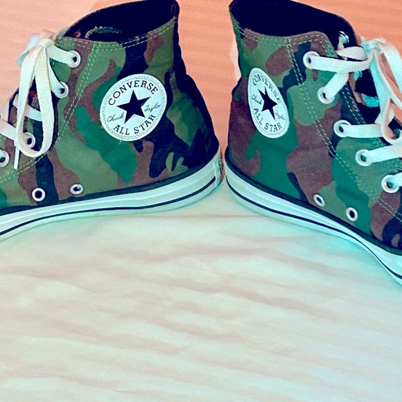 Camouflage High-Top Sneakers with Red Rose Embroidery - Picture 4 of 5